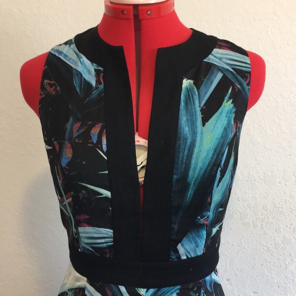 BEBE DRESS SIZE 4 - Picture 5 of 6